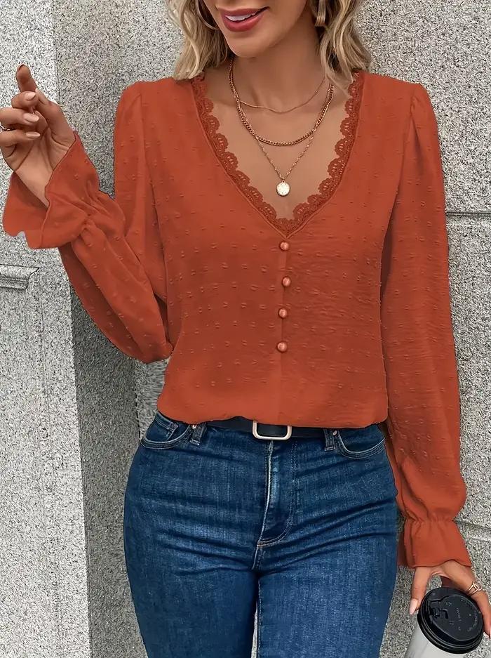 Chemisier à manches cloche et col en V pour femme avec bordure en dentelle et boutons